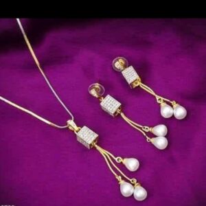 Glistening Women's Gold Alloy Jewellery Set  - sozo